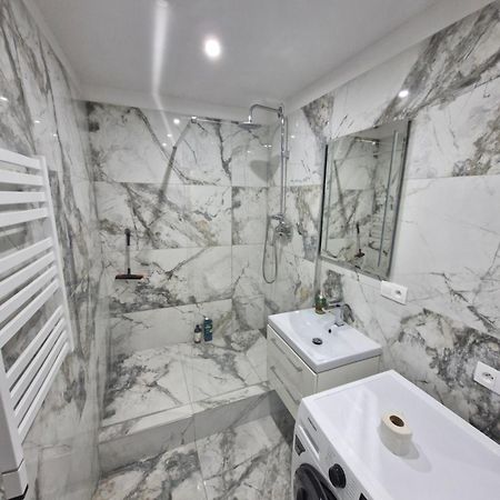 Peti Apartman Centrum Galanta Esterno foto