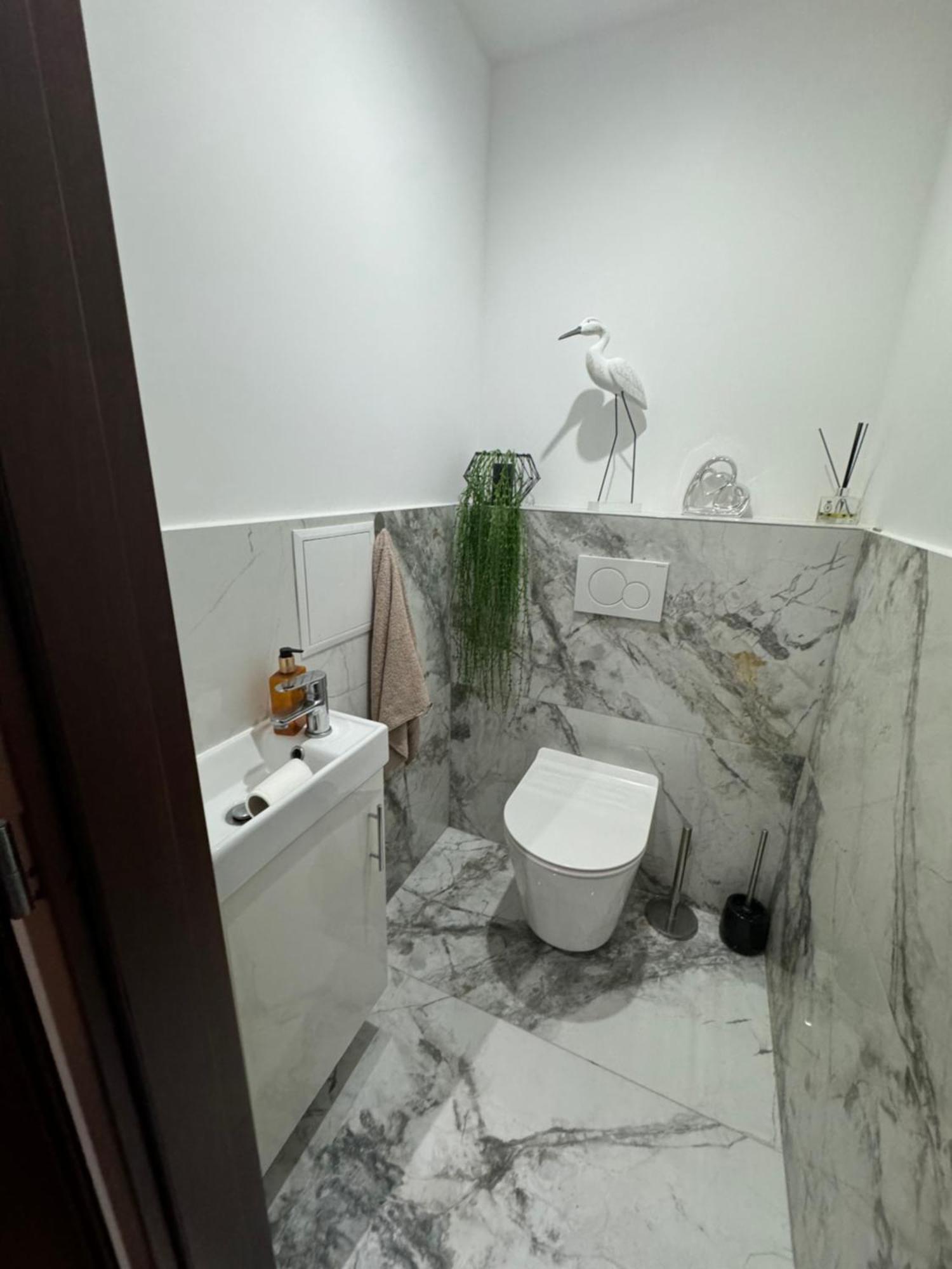 Peti Apartman Centrum Galanta Esterno foto