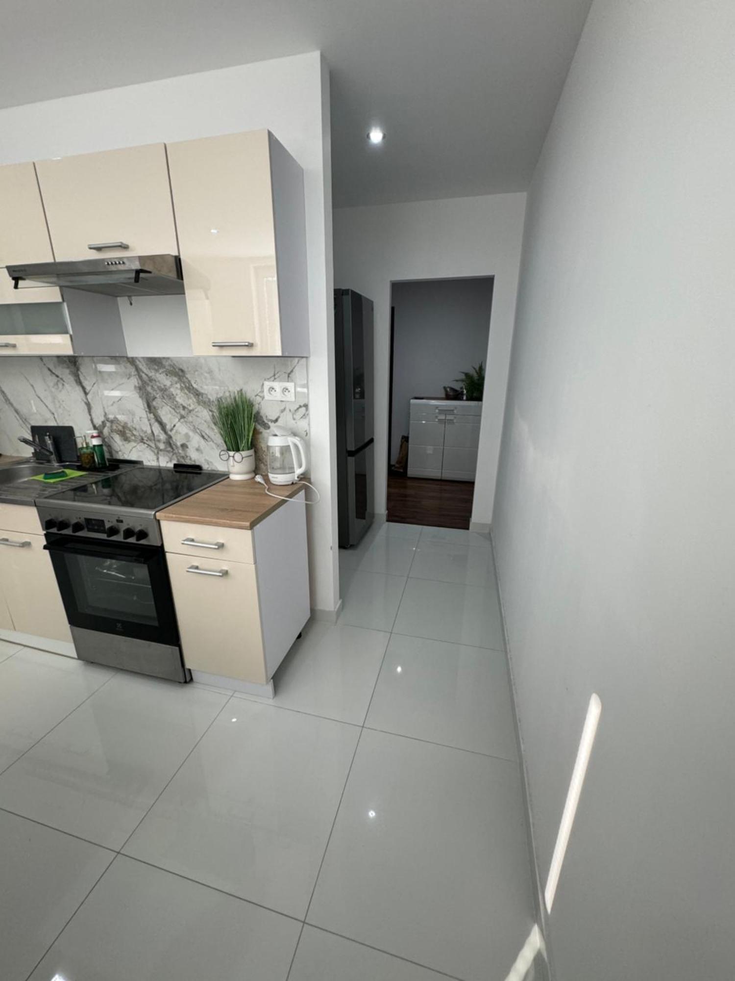 Peti Apartman Centrum Galanta Esterno foto