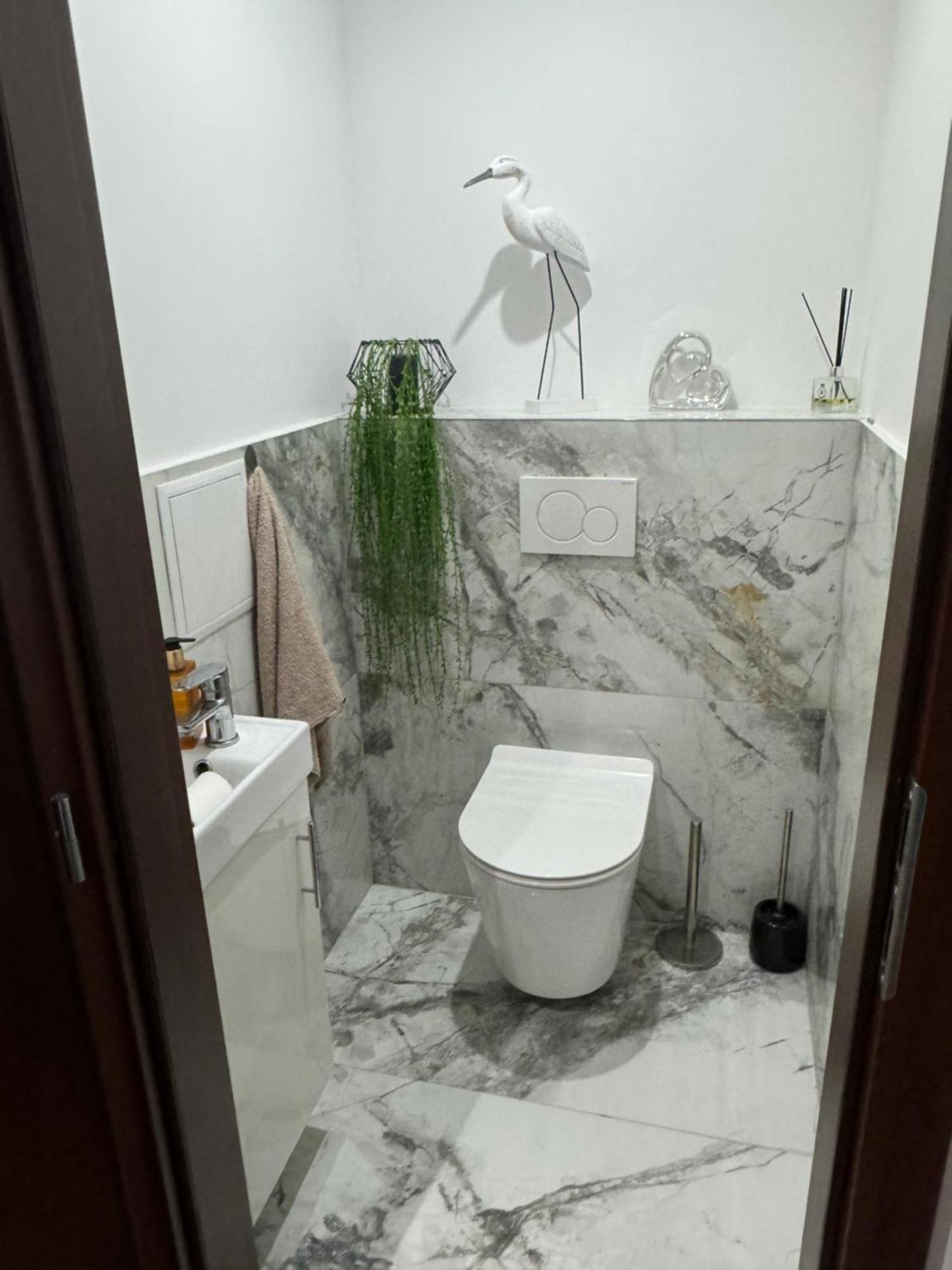 Peti Apartman Centrum Galanta Esterno foto